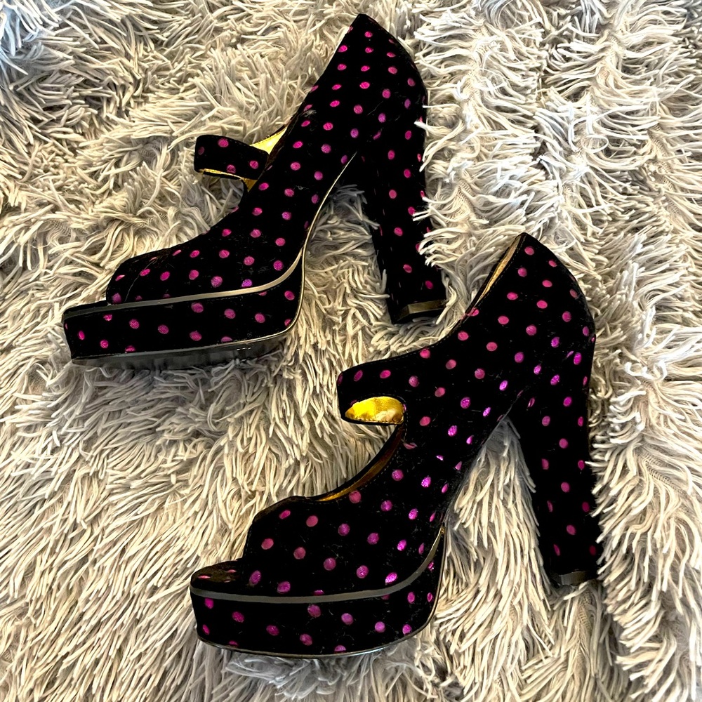Pinup platform velvet polka dot heel